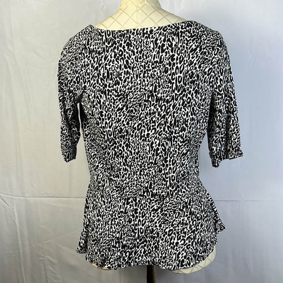 Liz Claiborne Size Small Animal Print Top 1/2 Sleeve Worn Once Black and White - Picture 3 of 6